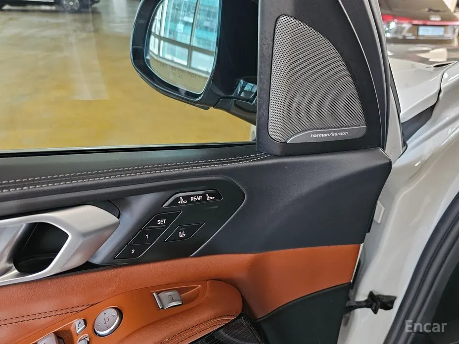 Фото 18 - BMW X7