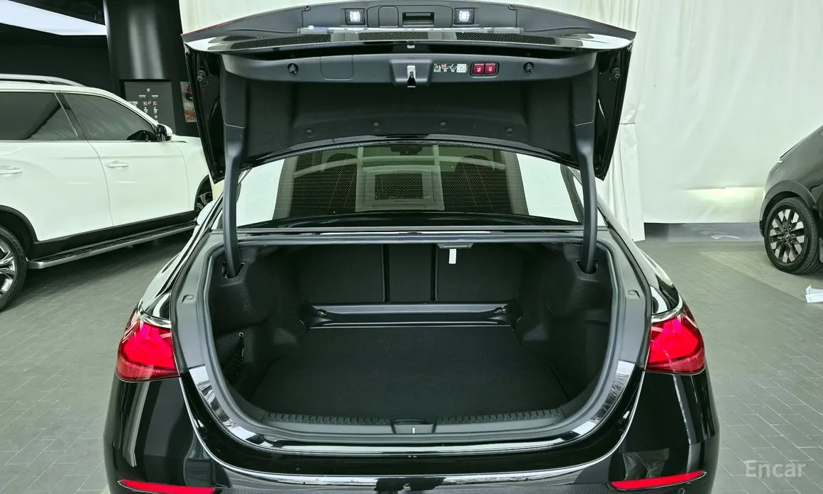 Фото 20 - Mercedes-Benz E-Class