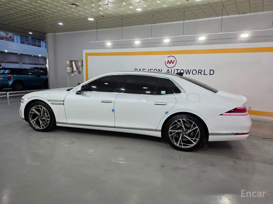 Фото 2 - Genesis G90