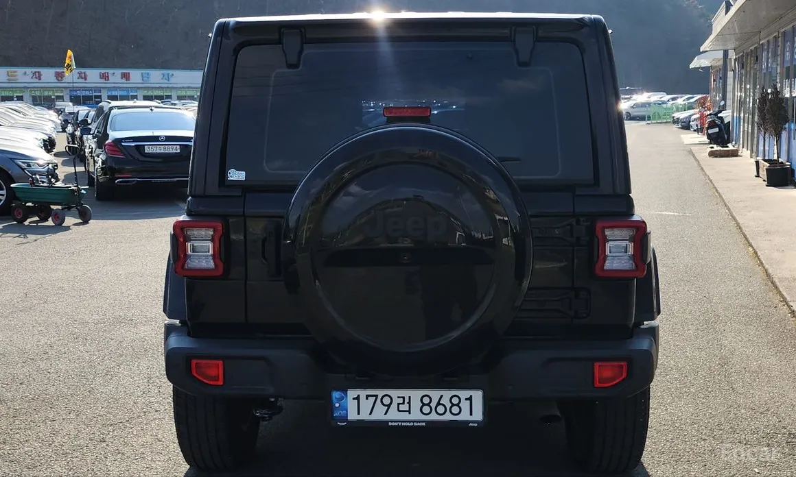 Фото 4 - Jeep Wrangler