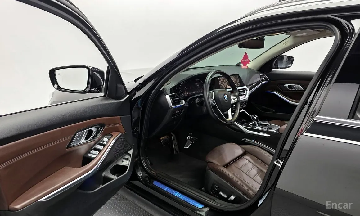 Photo 10 - BMW 3 Series