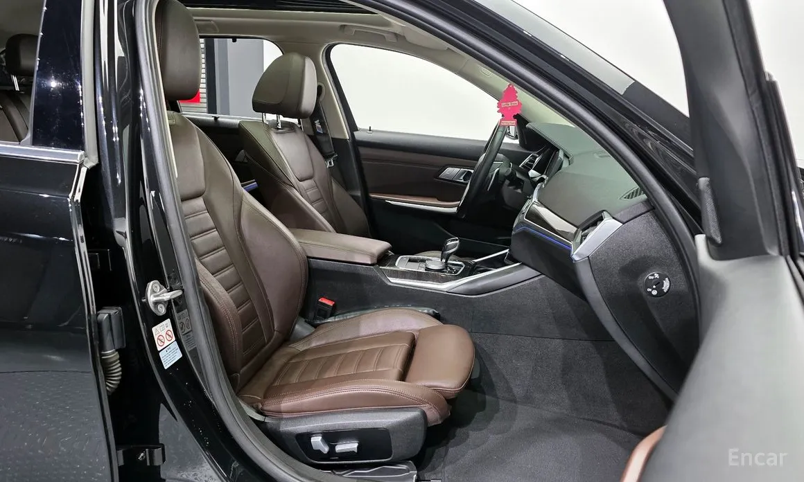 Photo 11 - BMW 3 Series