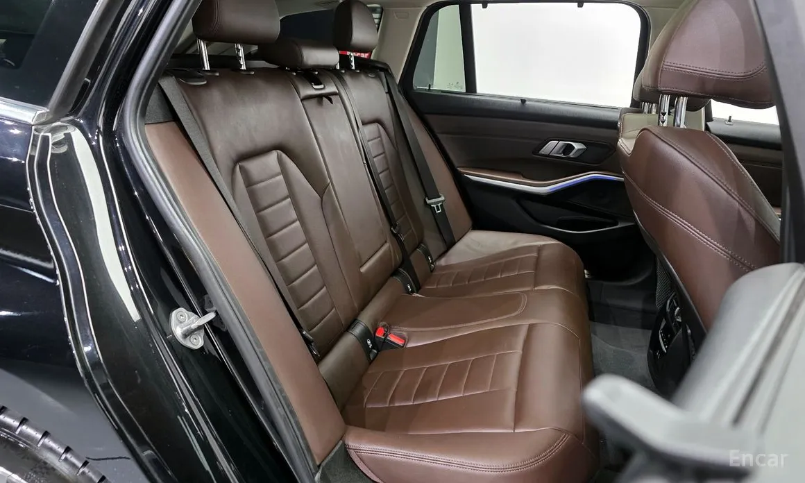 Photo 12 - BMW 3 Series