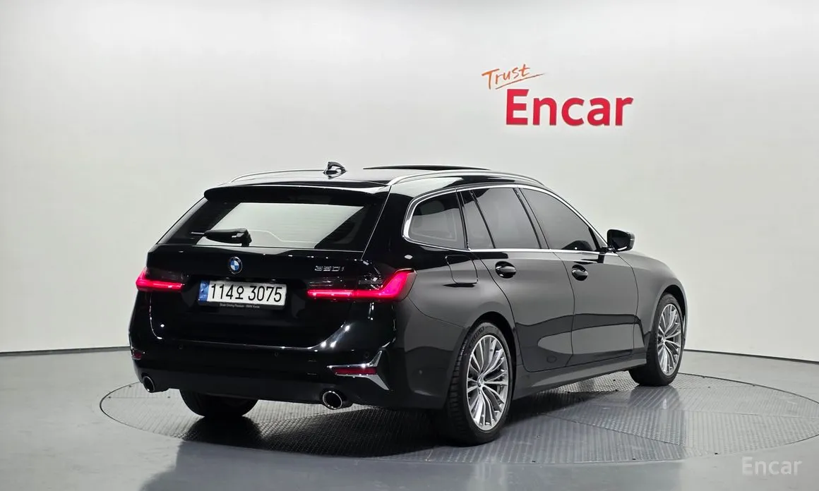 Photo 2 - BMW 3 Series