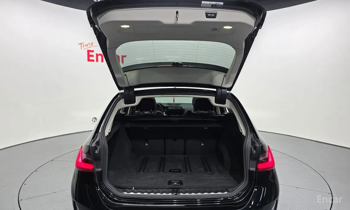 Photo 20 - BMW 3 Series