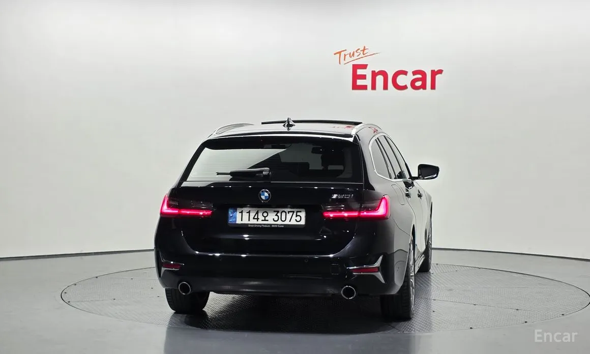 Photo 4 - BMW 3 Series