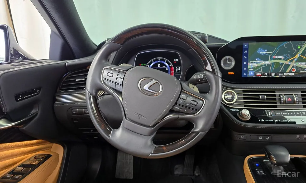 Фото 13 - Lexus LS