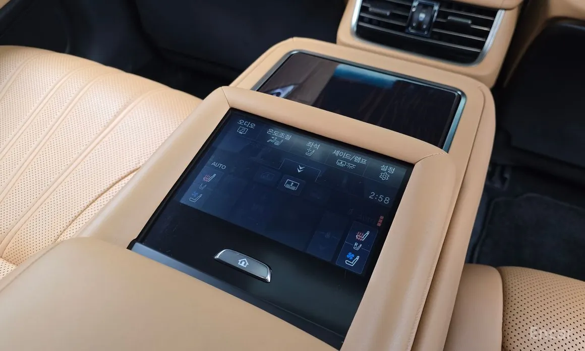 Фото 19 - Lexus LS