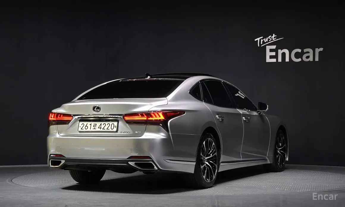 Фото 2 - Lexus LS