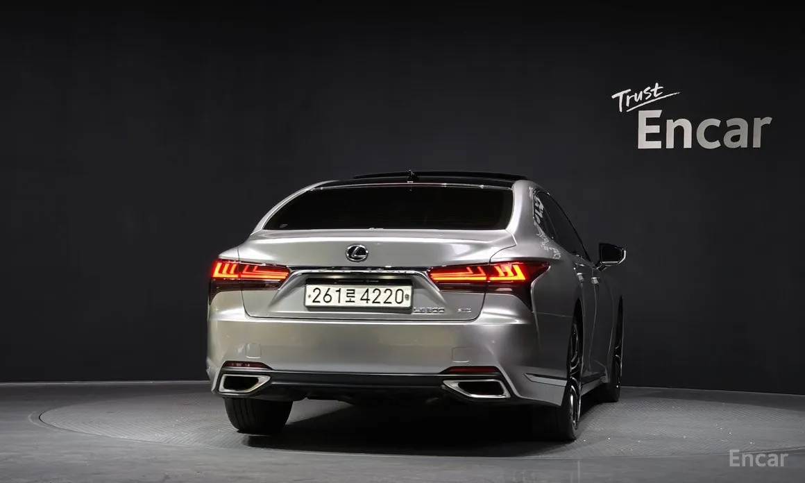 Фото 4 - Lexus LS