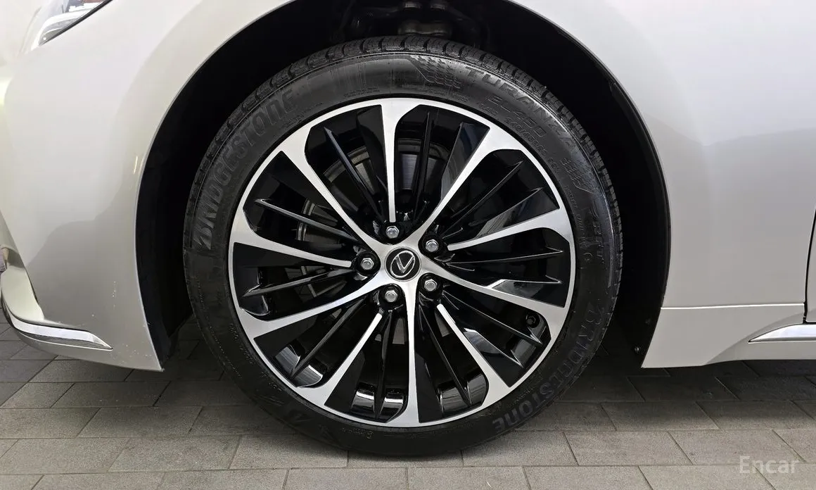 Фото 5 - Lexus LS