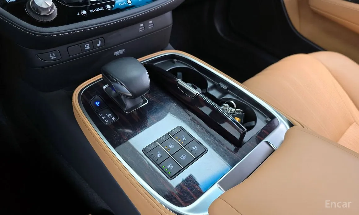 Фото 9 - Lexus LS