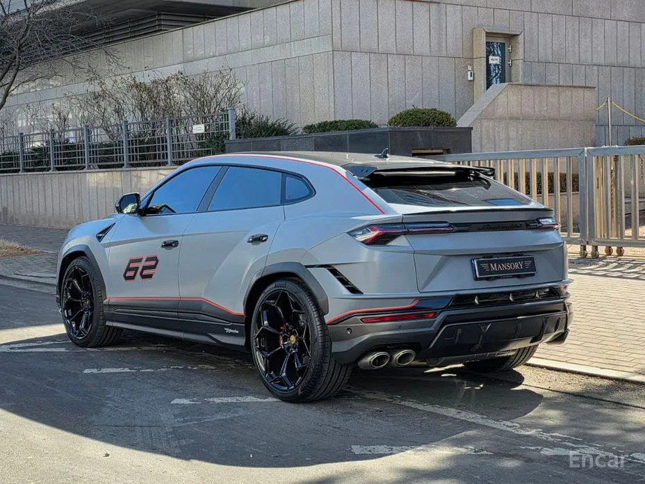 Фото 2 - Lamborghini Urus