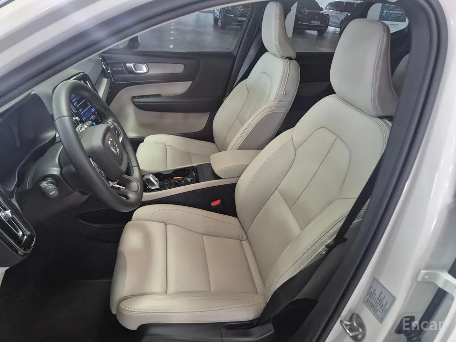 Фото 10 - Volvo XC40