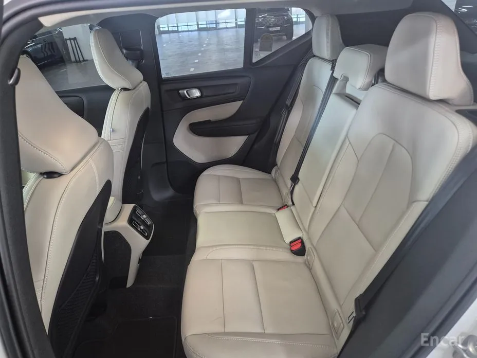 Фото 11 - Volvo XC40