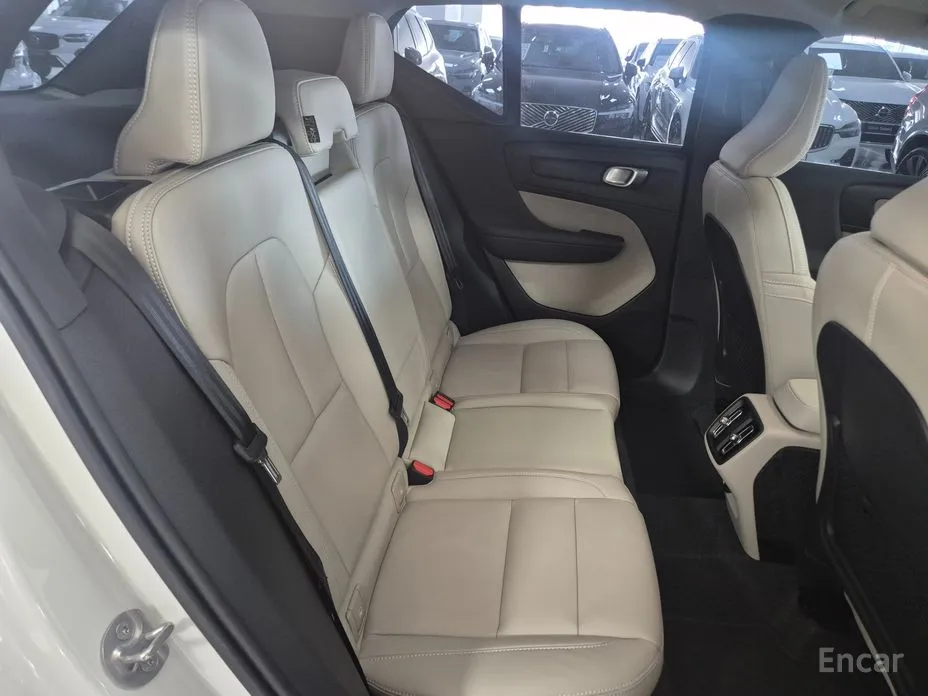 Фото 13 - Volvo XC40