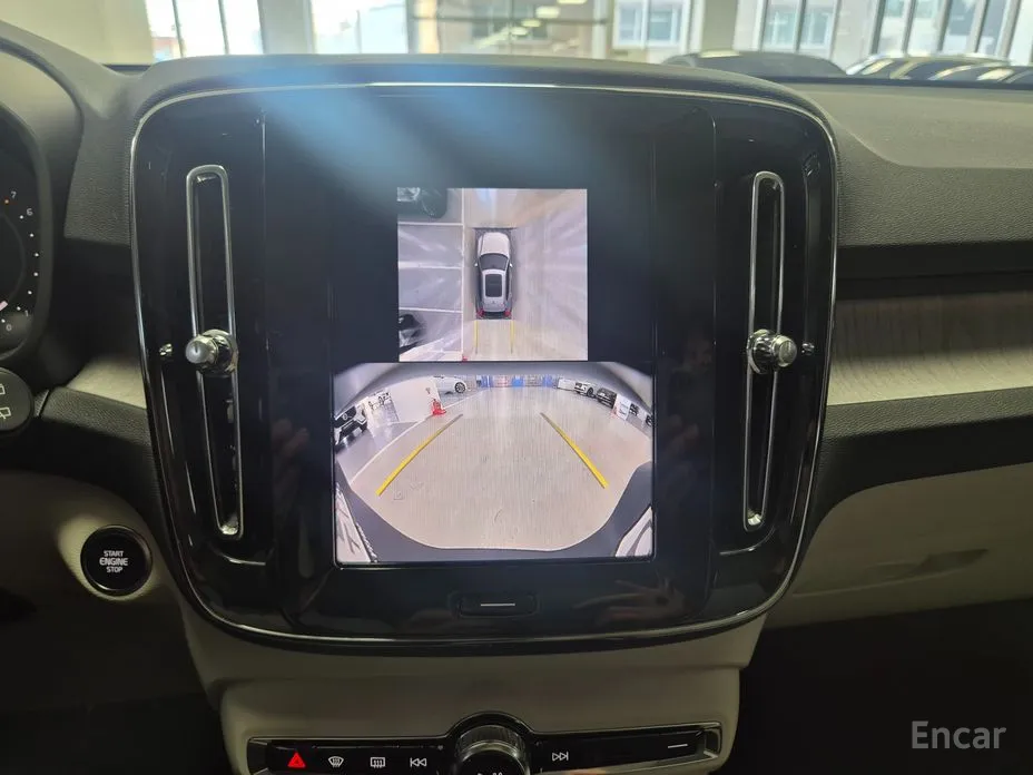 Фото 15 - Volvo XC40