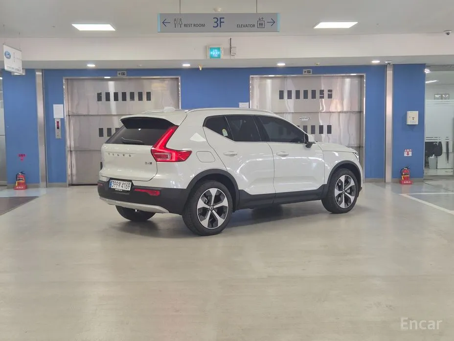 Фото 2 - Volvo XC40