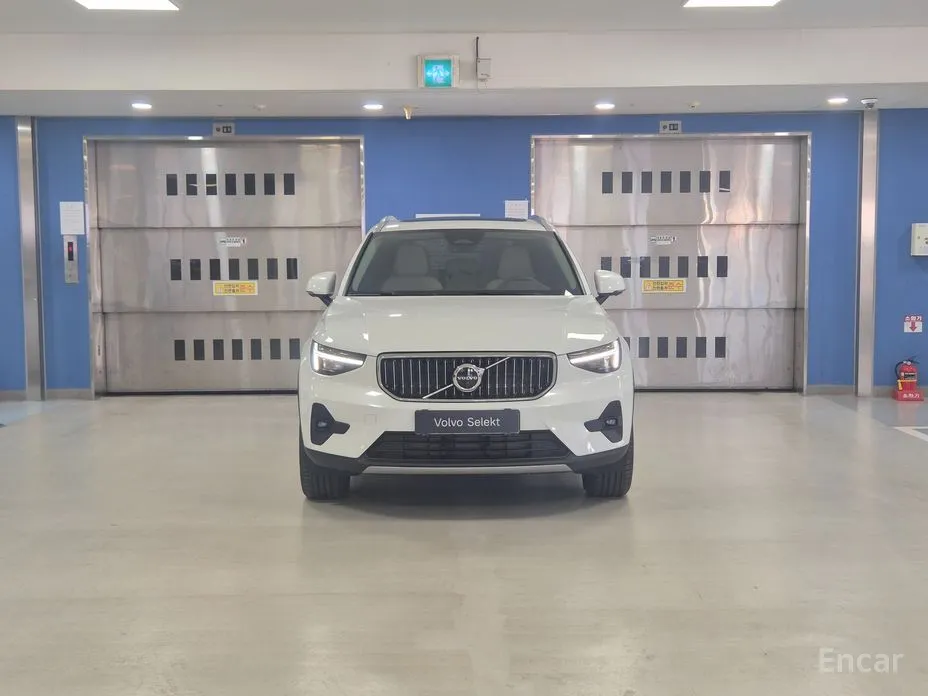 Фото 3 - Volvo XC40