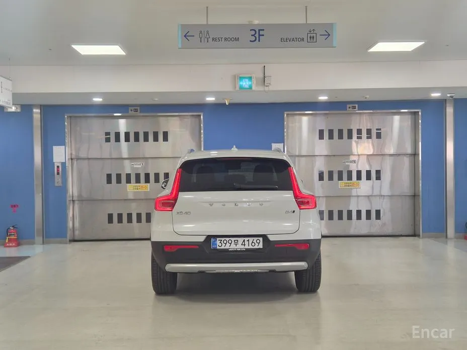 Фото 4 - Volvo XC40