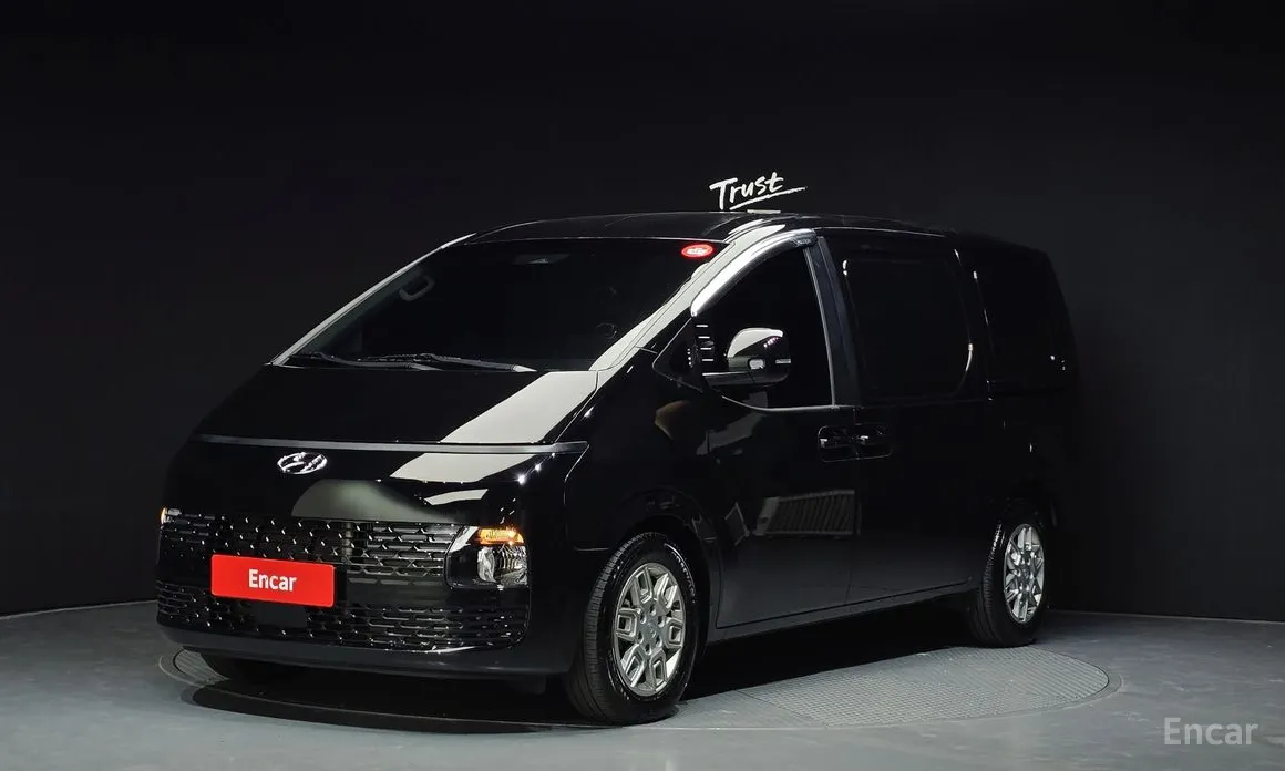 Фото 1 - Hyundai Staria