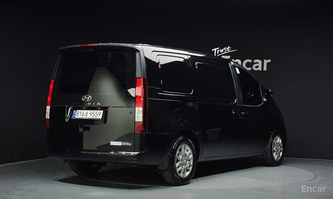 Фото 2 - Hyundai Staria