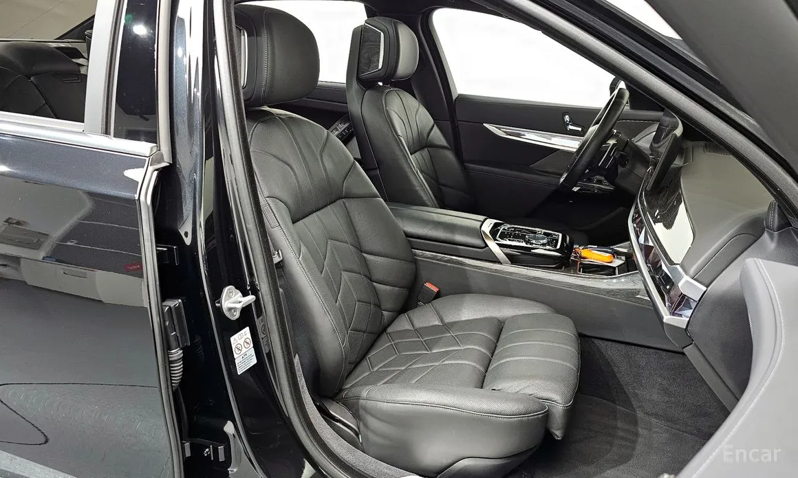 Фото 10 - BMW 7 Series