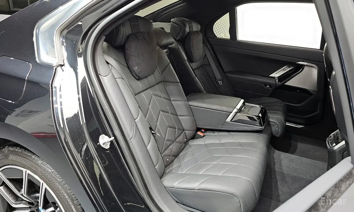 Фото 12 - BMW 7 Series