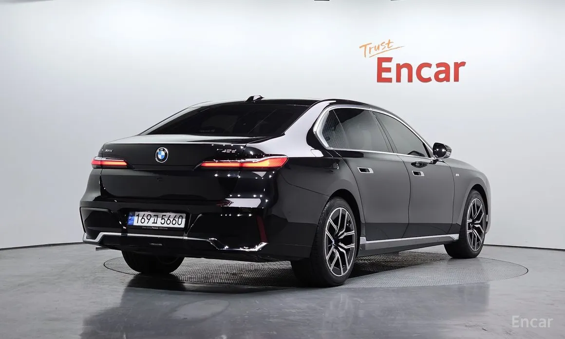 Фото 2 - BMW 7 Series