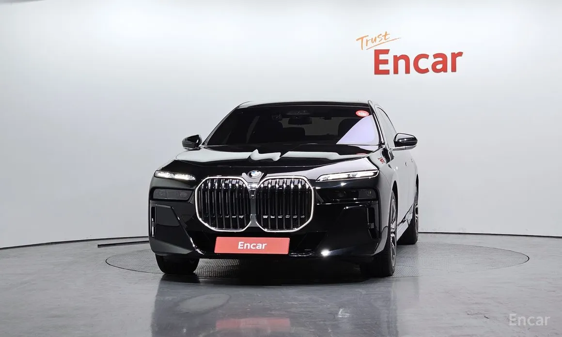 Фото 3 - BMW 7 Series