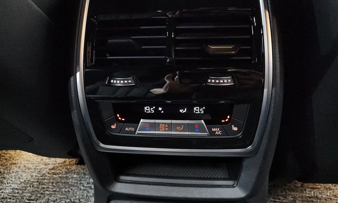 Фото 19 - BMW X7