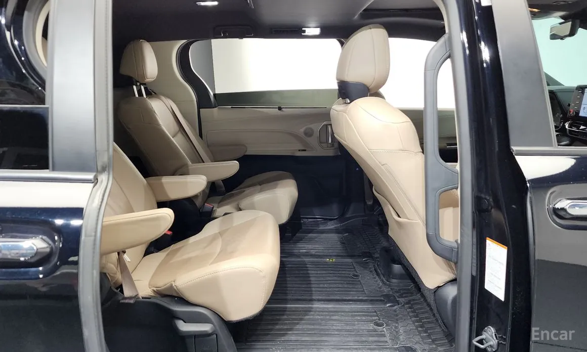 Фото 12 - Toyota Sienna