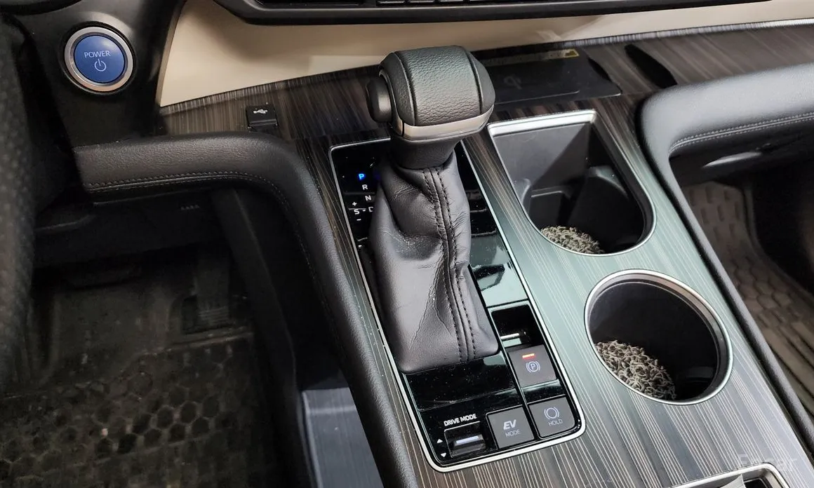 Фото 9 - Toyota Sienna