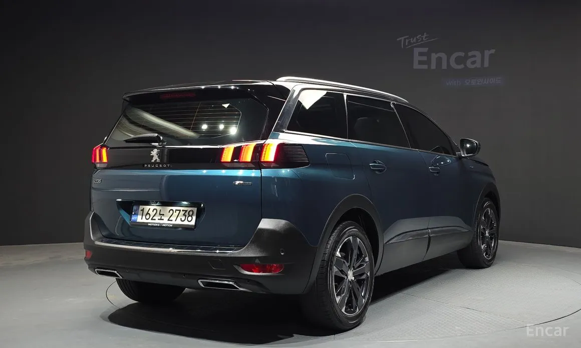 Фото 2 - Peugeot 5008