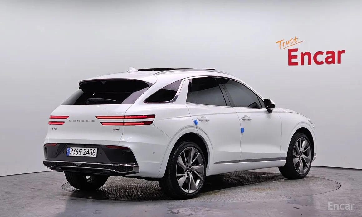 Фото 2 - Genesis GV70