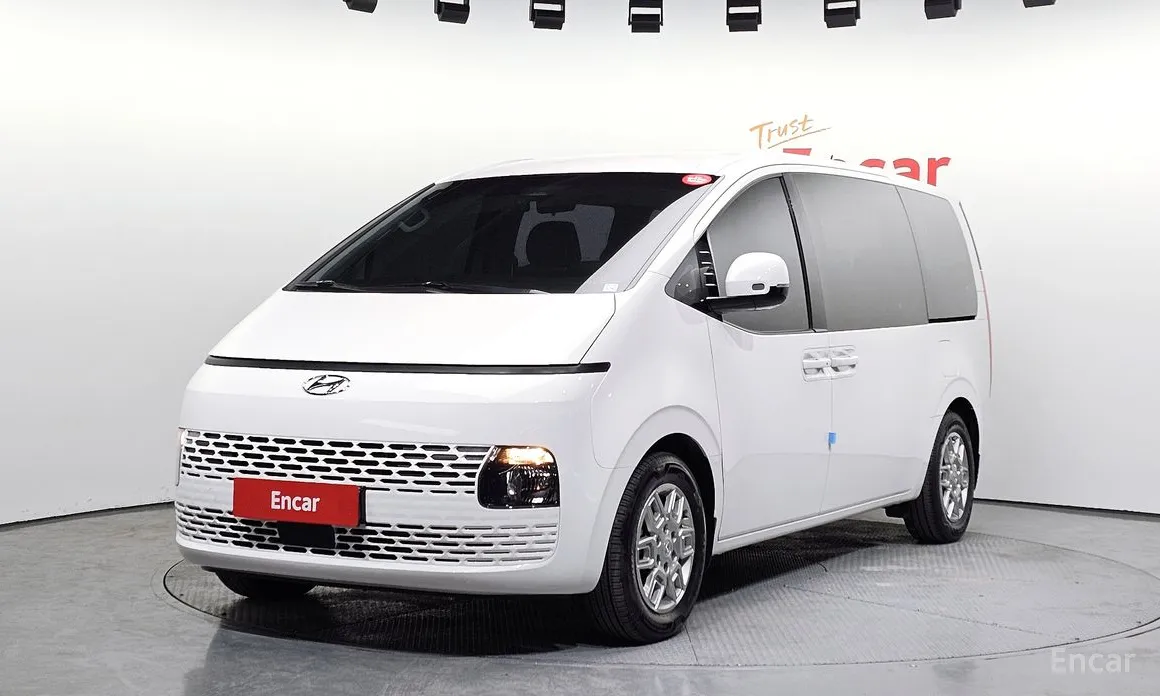 Фото 1 - Hyundai Staria