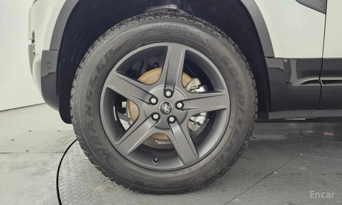 Фото 9 - Land Rover Defender