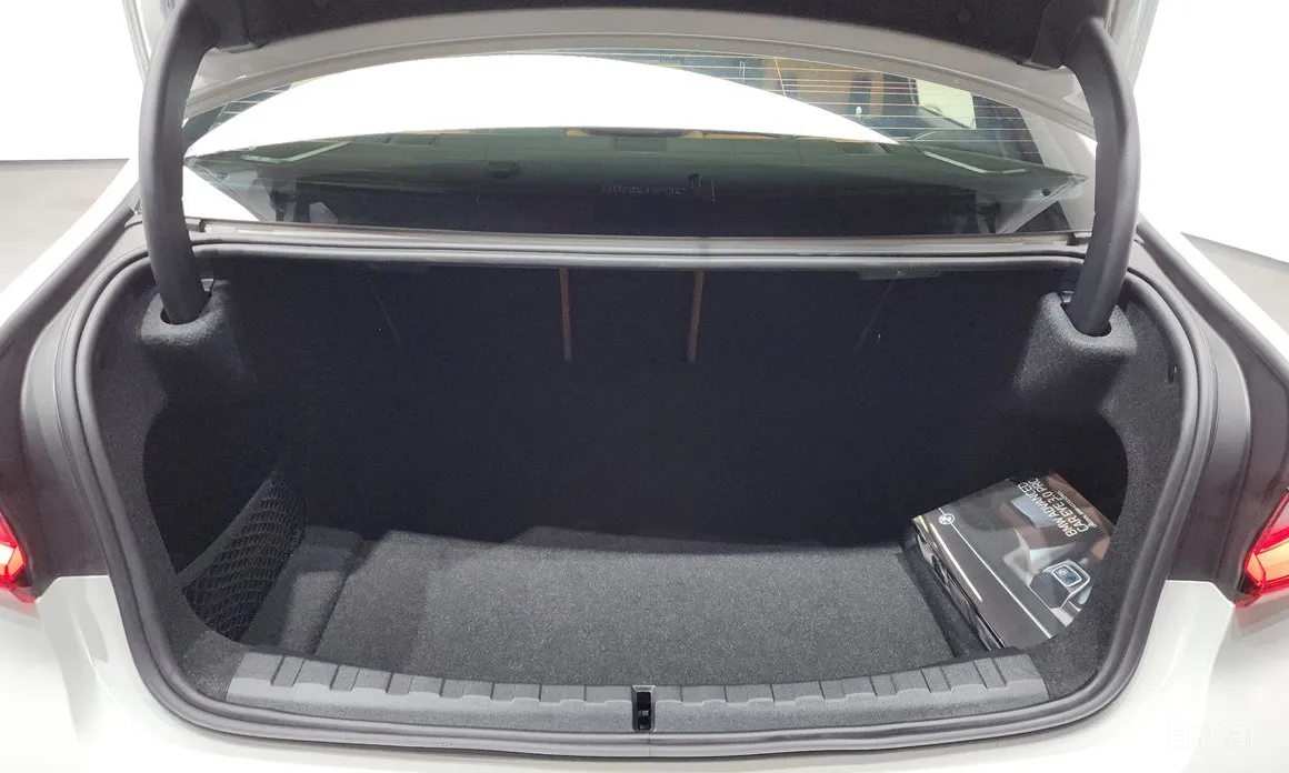 Photo 20 - BMW 3 Series