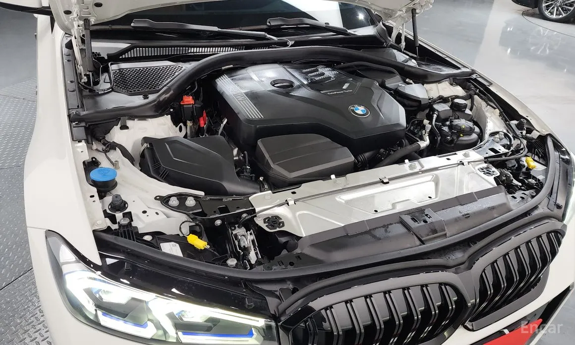 Photo 6 - BMW 3 Series