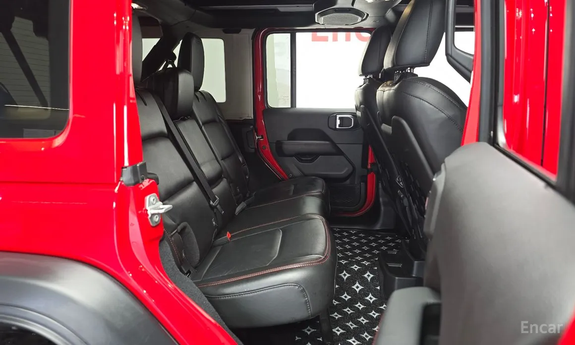 Фото 12 - Jeep Wrangler