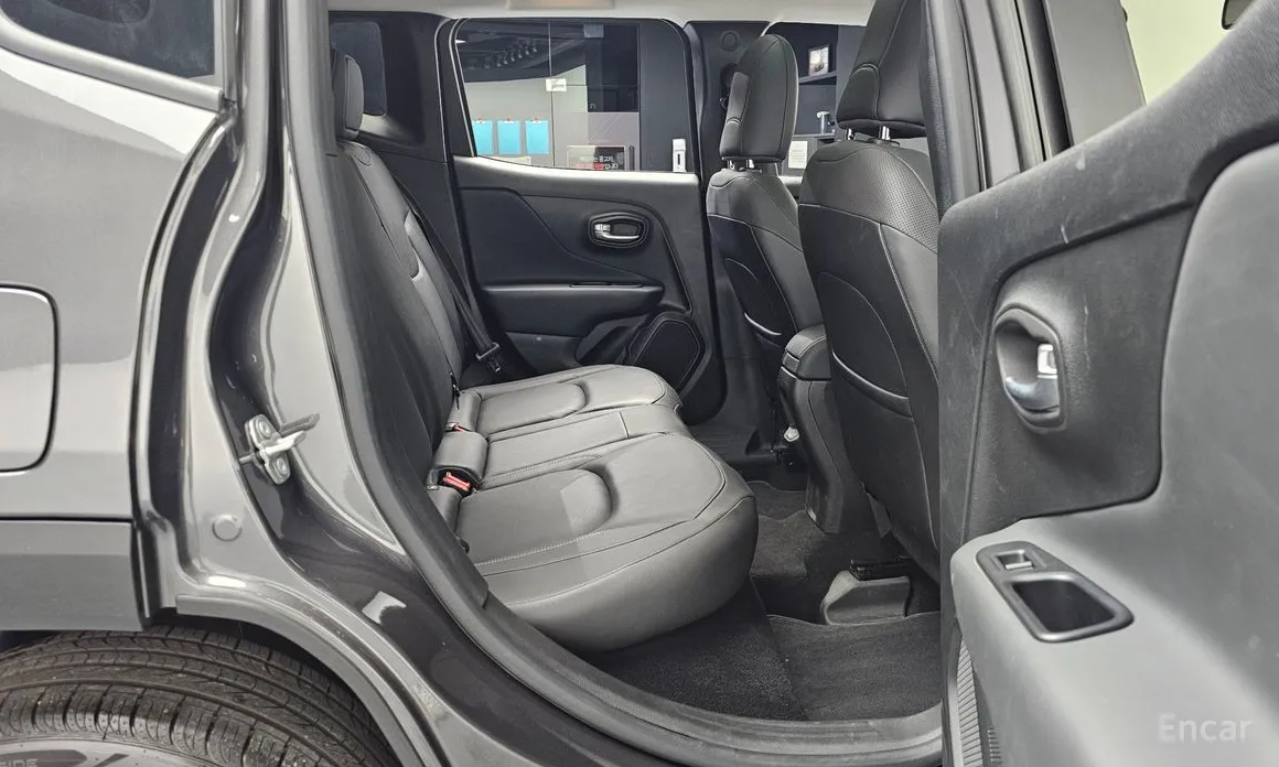 Фото 12 - Jeep Renegade