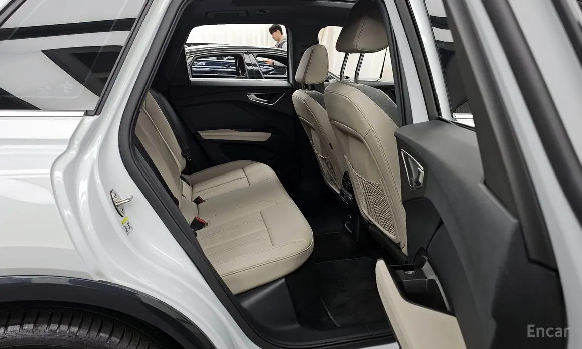 Фото 12 - Audi Q4 e-tron