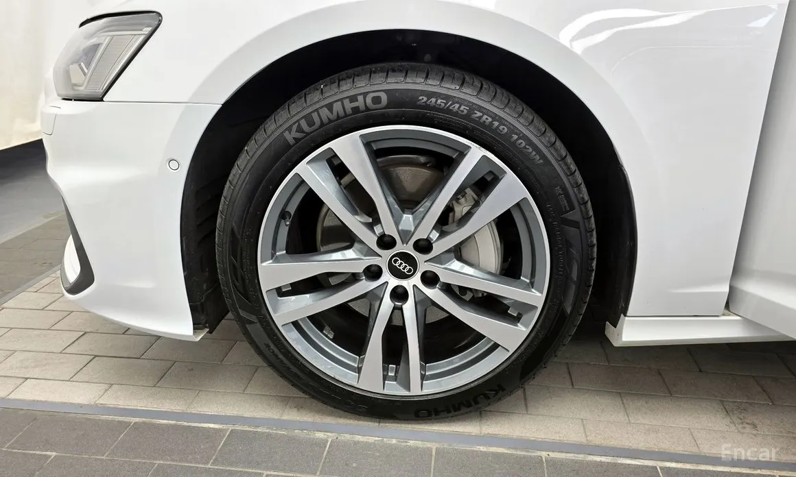 Фото 5 - Audi A6