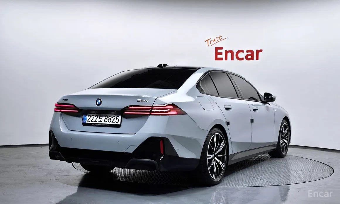 Photo 2 - BMW 5 Series