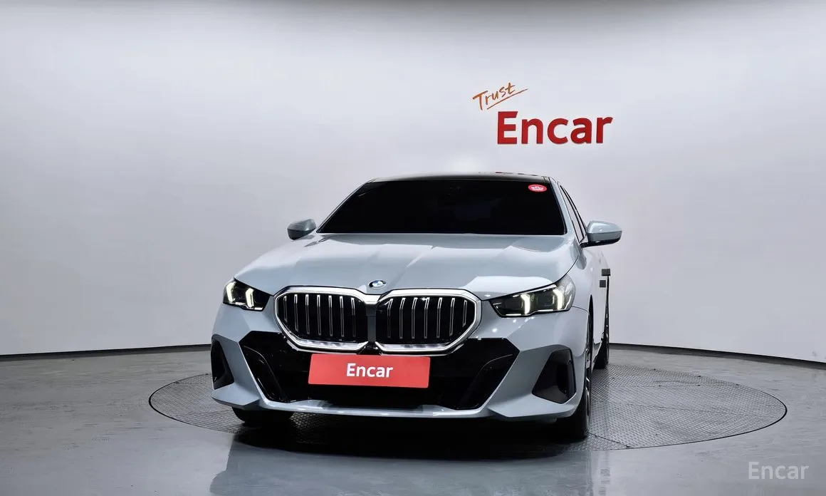 Photo 3 - BMW 5 Series