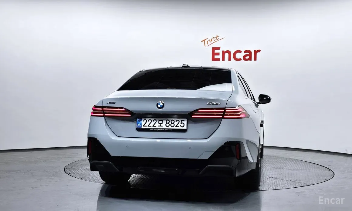 Photo 4 - BMW 5 Series