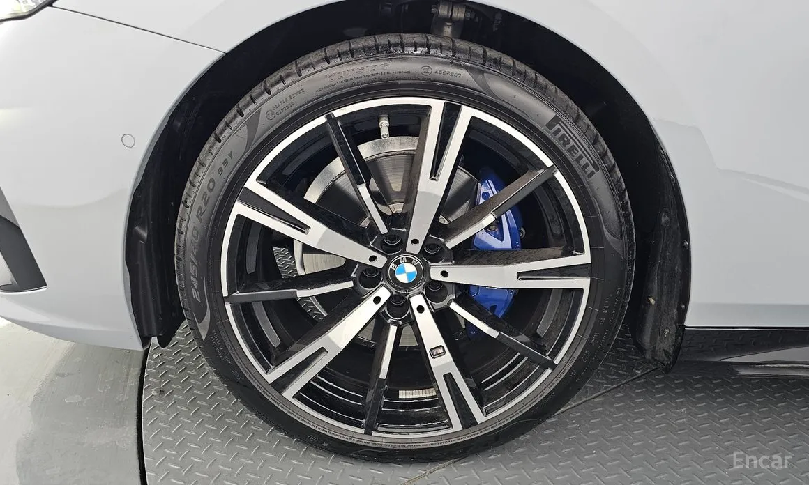 Photo 5 - BMW 5 Series