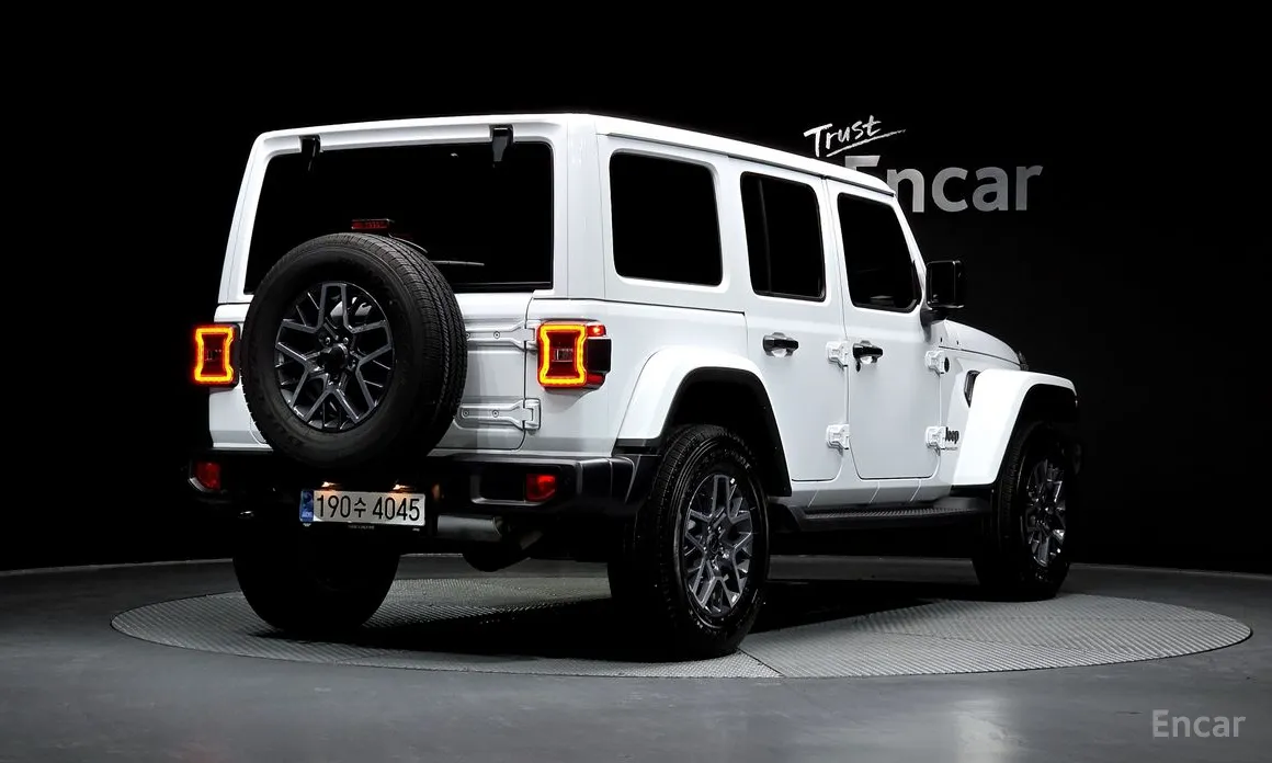 Фото 2 - Jeep Wrangler