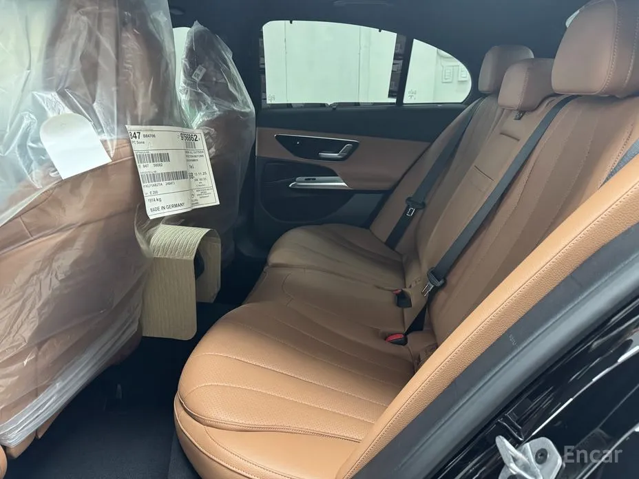 Фото 10 - Mercedes-Benz E-Class