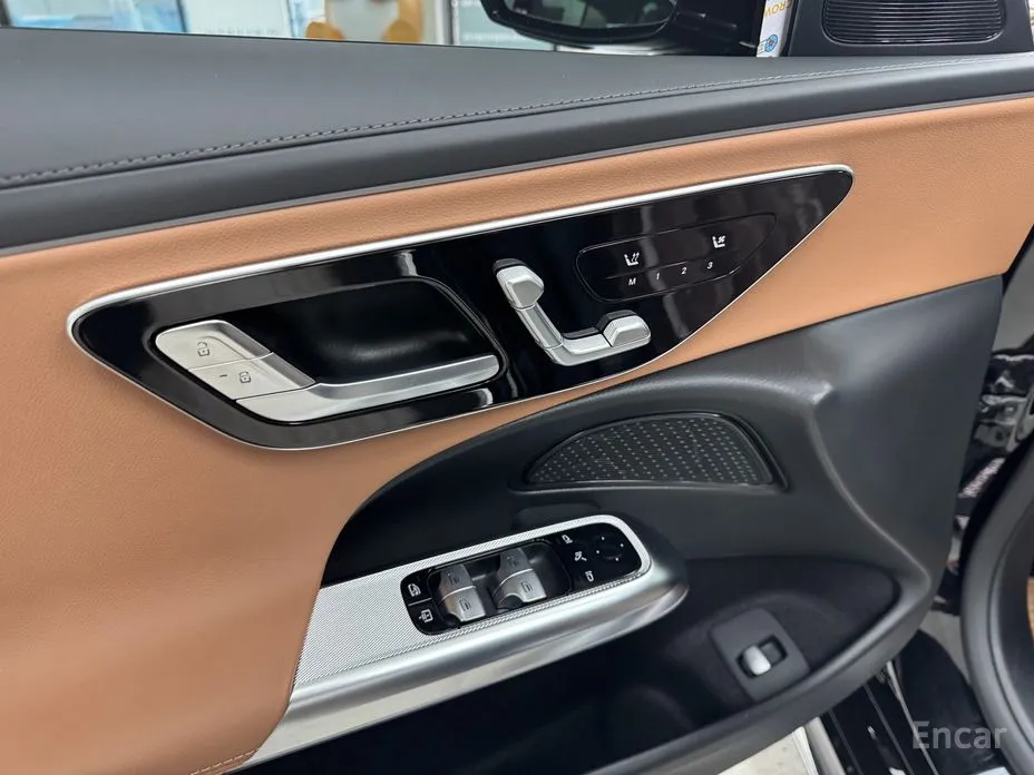 Фото 13 - Mercedes-Benz E-Class